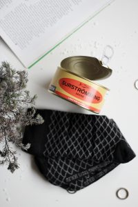 Nogavice v konzervi - Surströmming (velikost 36-40)