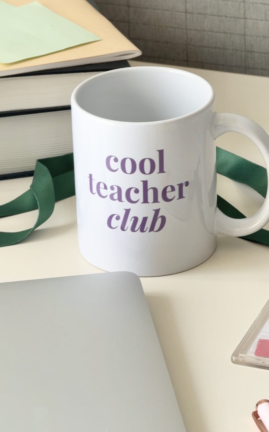 šalica z dizajnom - Cool teacher club - slika 8