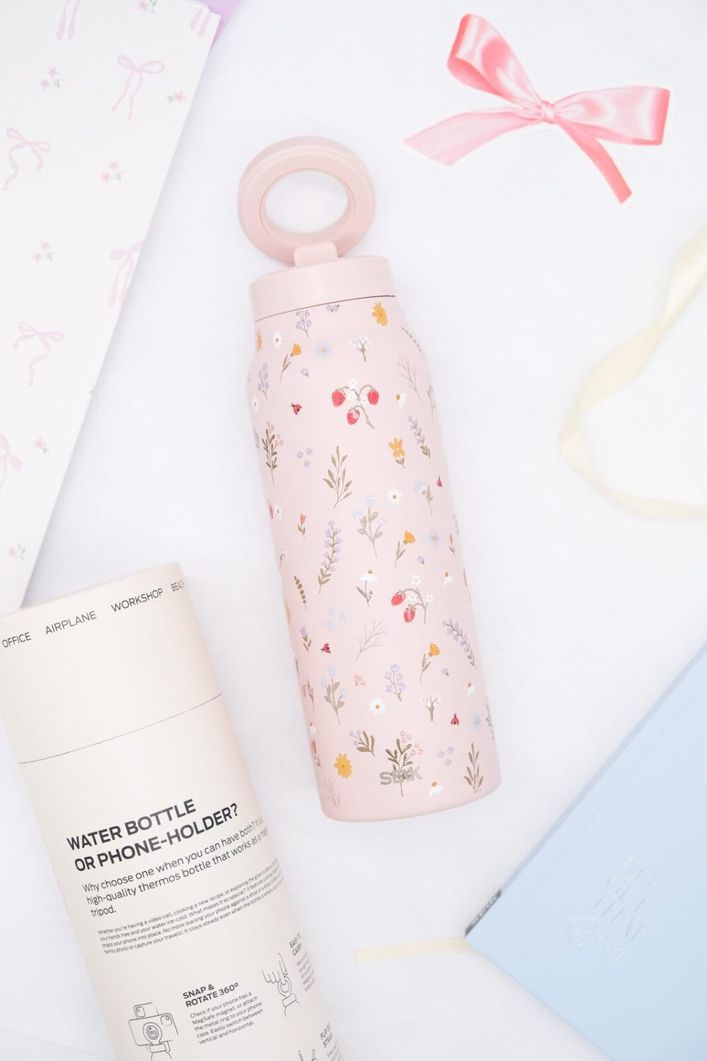 Termo steklenička za vodo 2-v-1 z magnetnim držalom za telefon – Jagode (700 ml)
