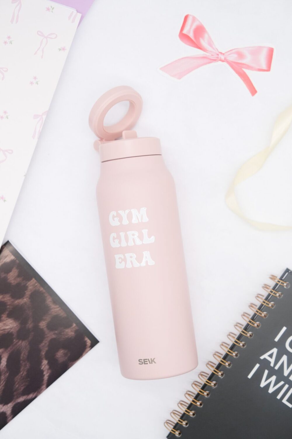 Termo steklenička za vodo 2-v-1 z magnetnim držalom za telefon - gym girl era (700ml)