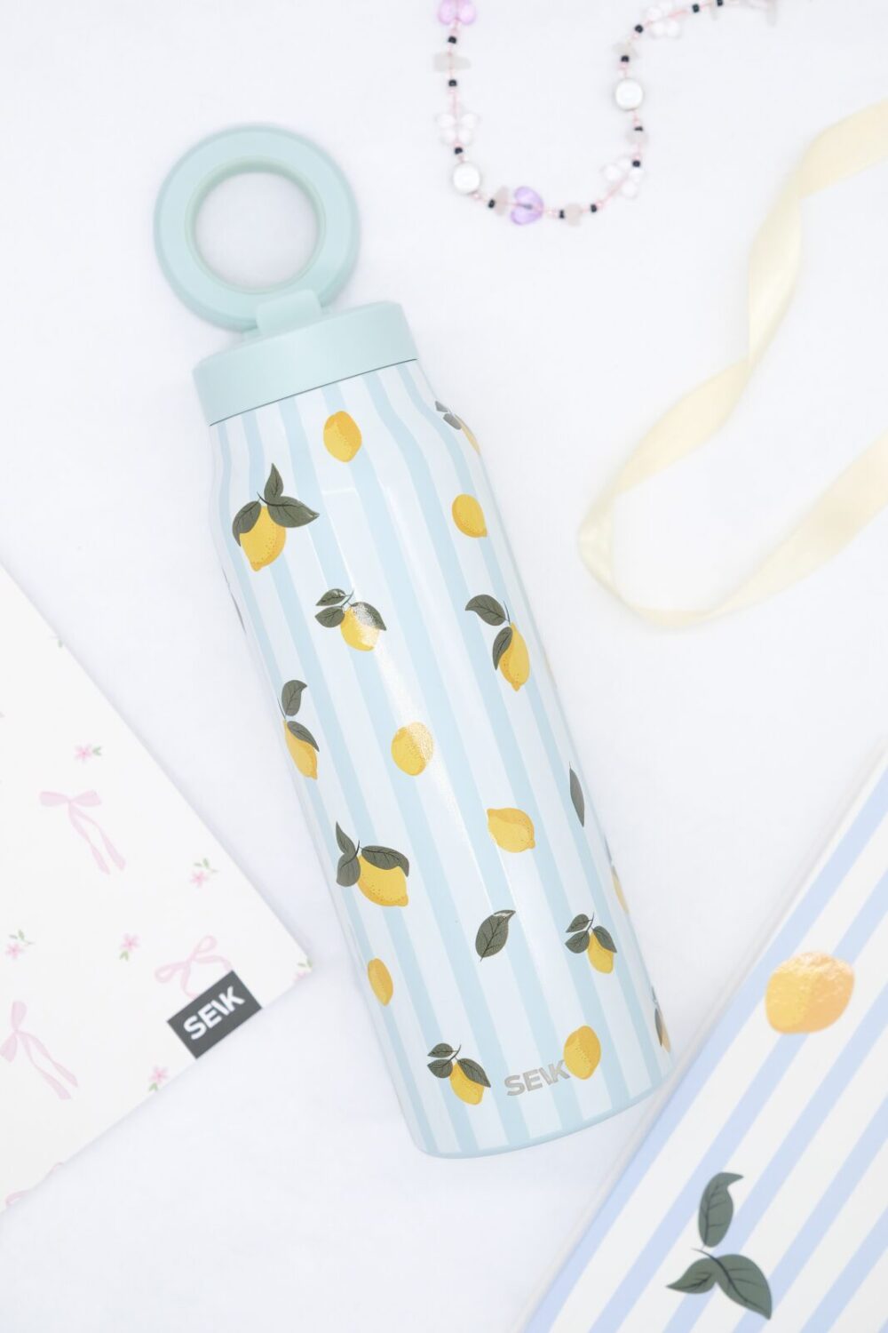 Termo steklenička za vodo 2-v-1 z magnetnim držalom za telefon – Limone (700ml)